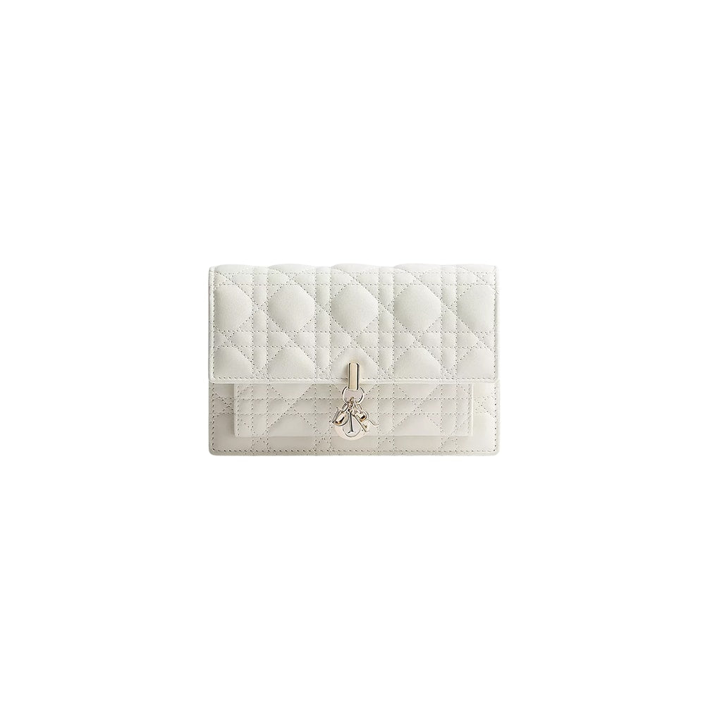 Elegant White Quilted Shoulder Bag with Gold Chain Strap