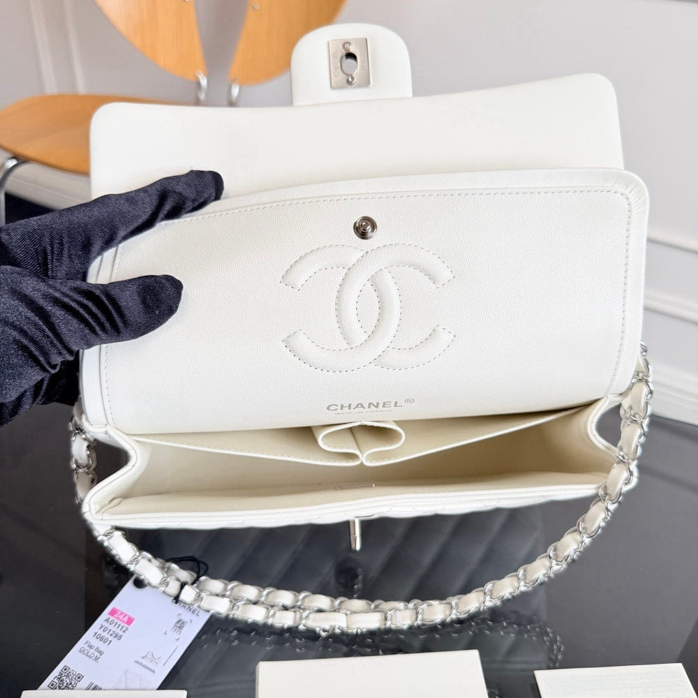 Elegant White Quilted Shoulder Bag with Silver Chain Strap