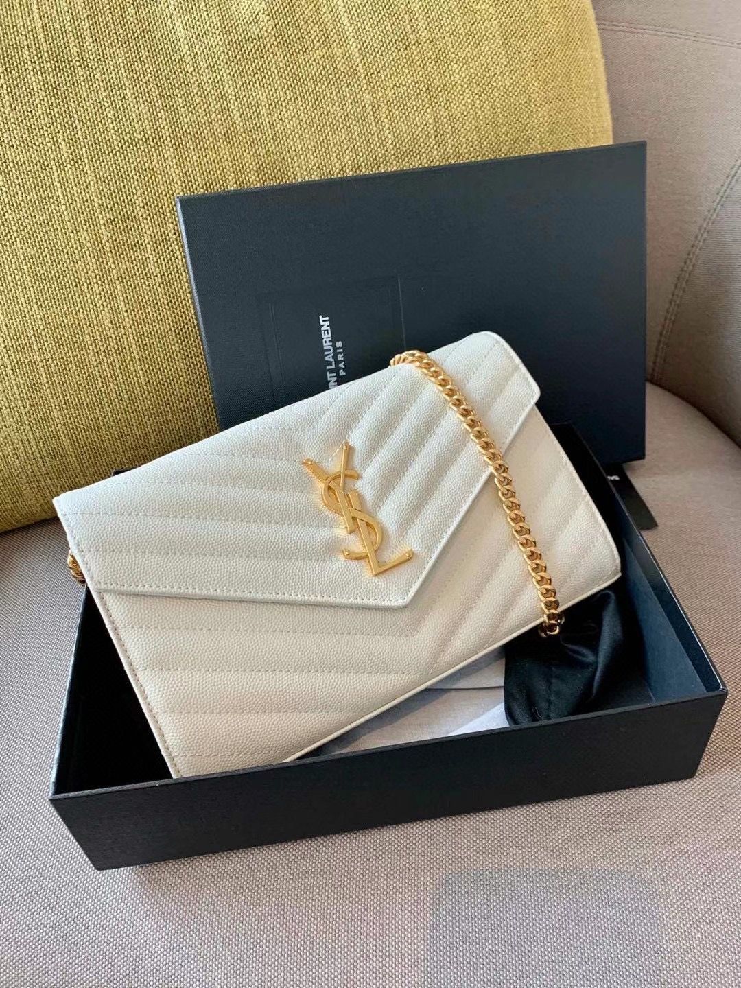 Luxury White Quilted Chain Shoulder Bag
