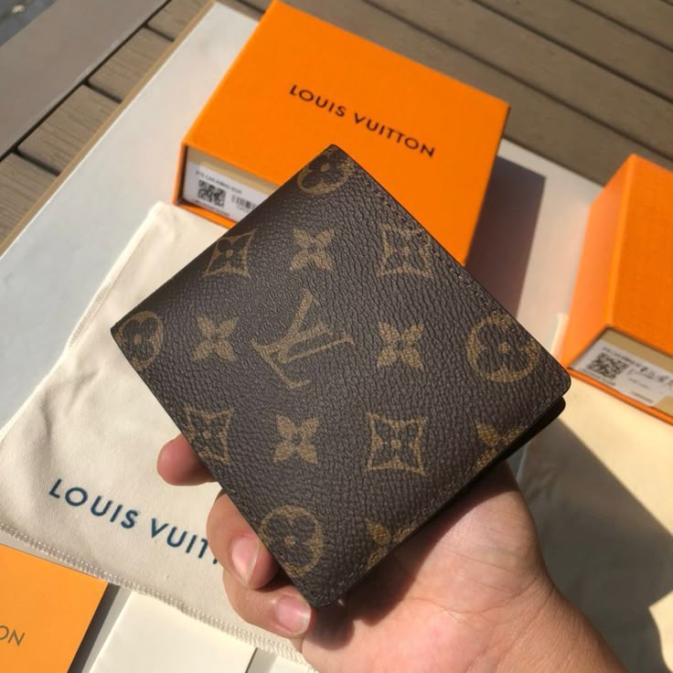 Men’s Luxury Monogram Wallet – Classic & Elegant
