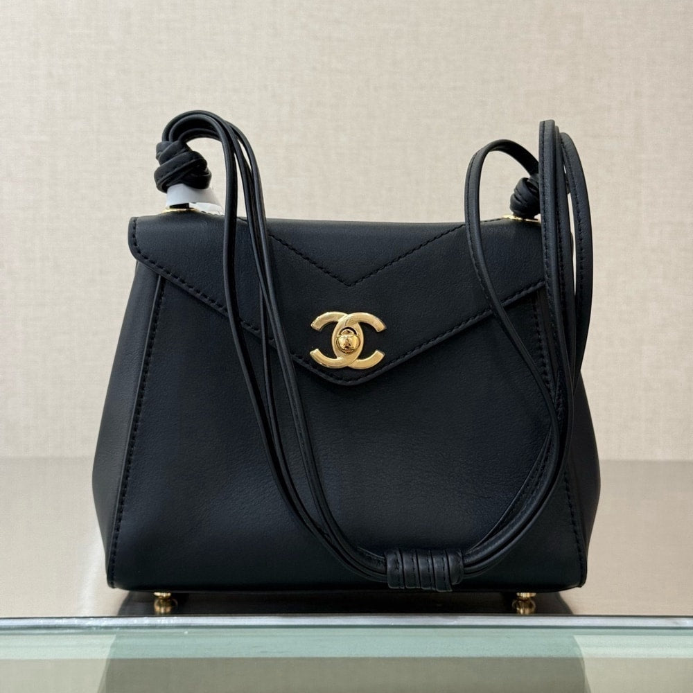 Elegant Black Structured Shoulder Bag with Gold-Tone Clasp