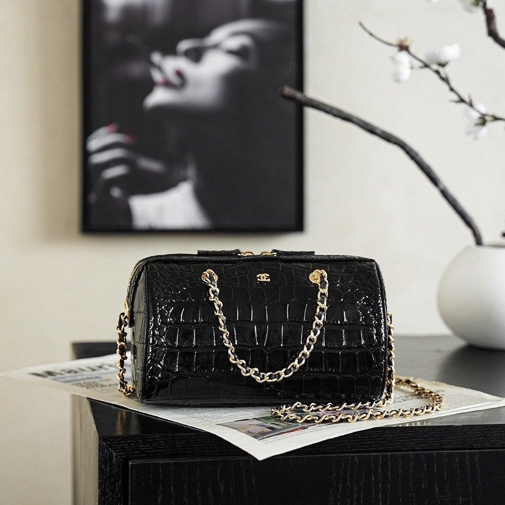 Elegant Black Crocodile-Embossed Chain