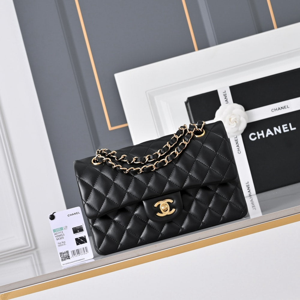 Elegant Black Quilted Shoulder Bag with Gold Chain Strap