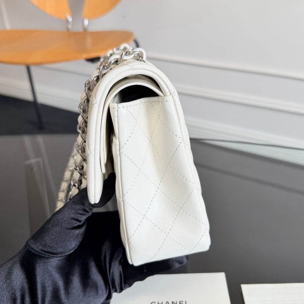 Elegant White Quilted Shoulder Bag with Silver Chain Strap