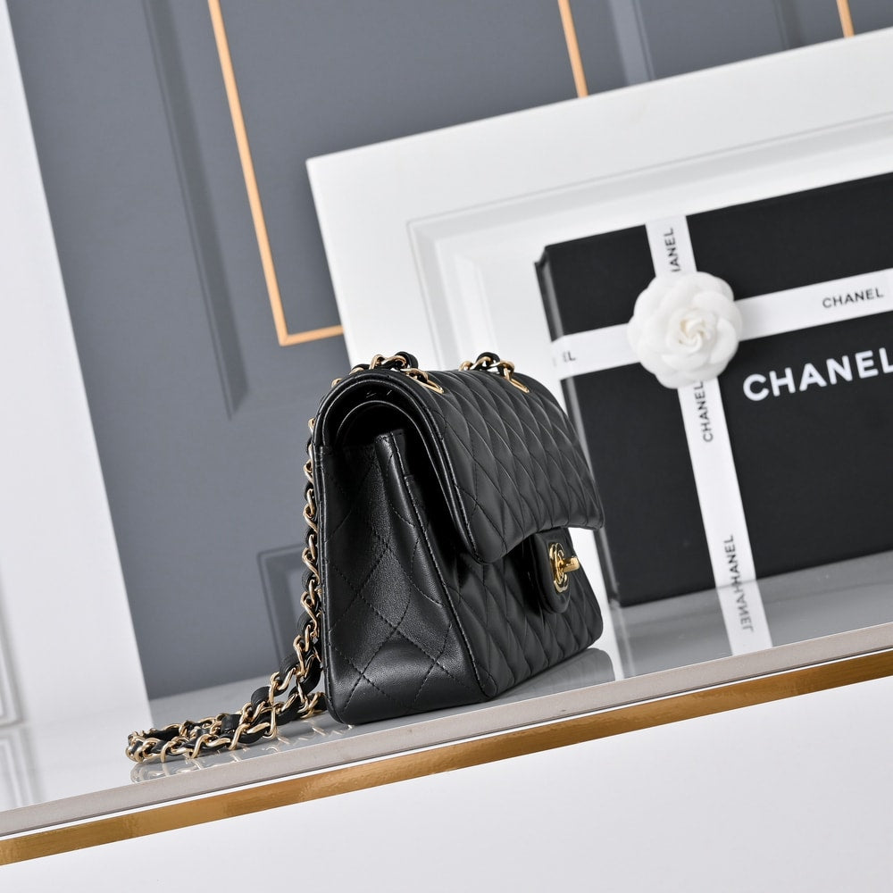 Elegant Black Quilted Shoulder Bag with Gold Chain Strap
