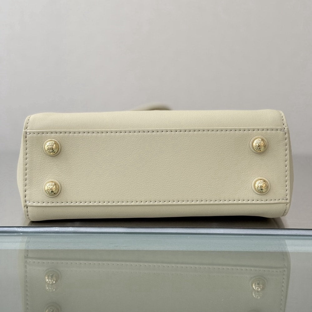 Elegant Cream Shoulder Bag with Gold-Tone Clasp