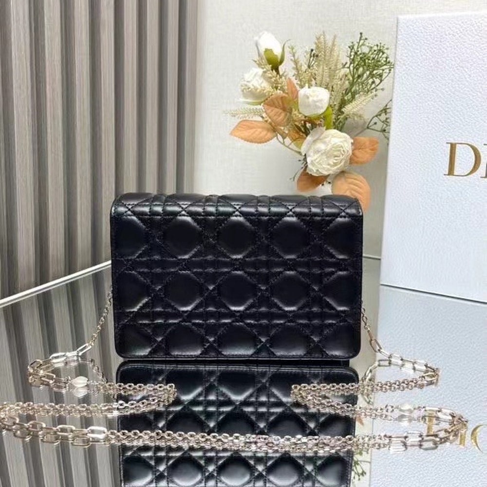 Elegant Black Quilted Shoulder Bag with Gold Chain Strap