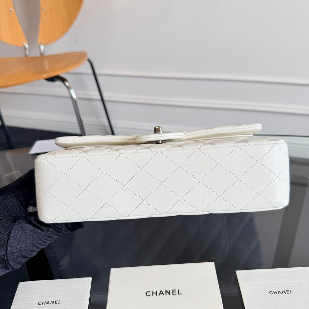 Elegant White Quilted Shoulder Bag with Silver Chain Strap