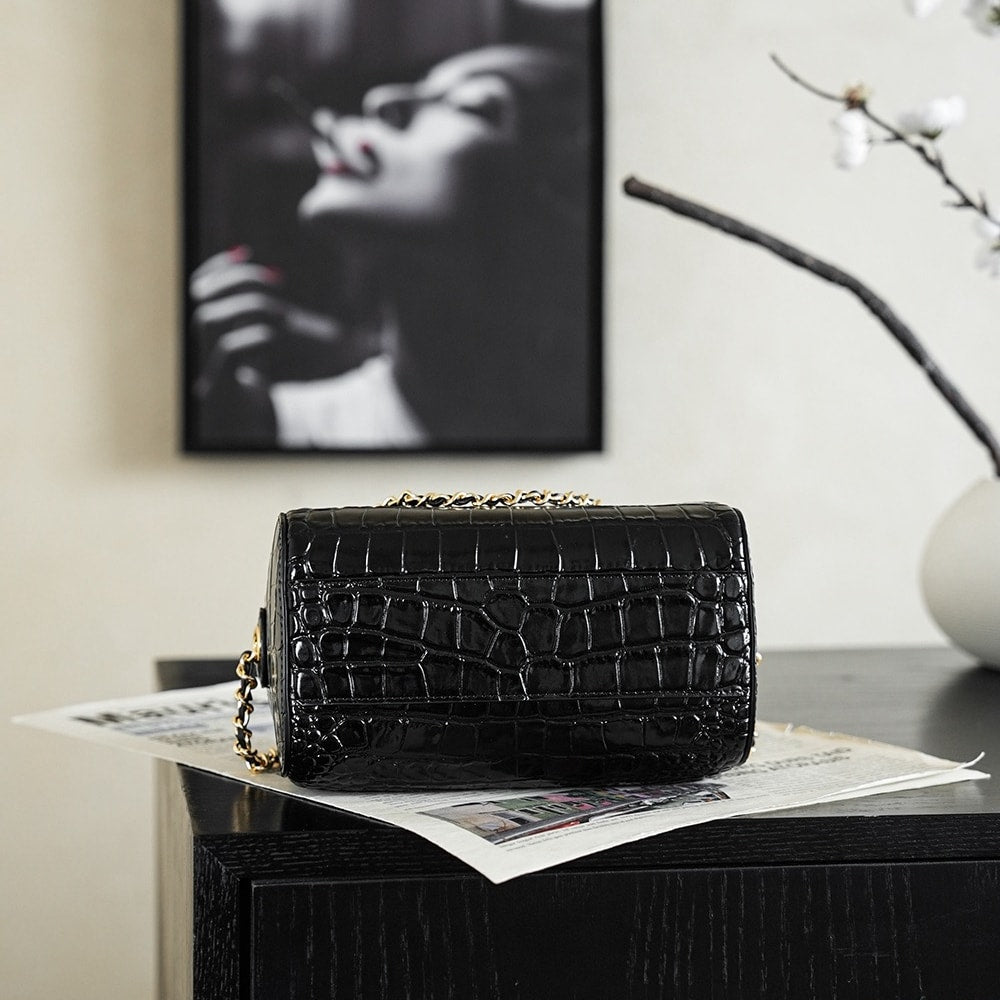 Elegant Black Crocodile-Embossed Chain