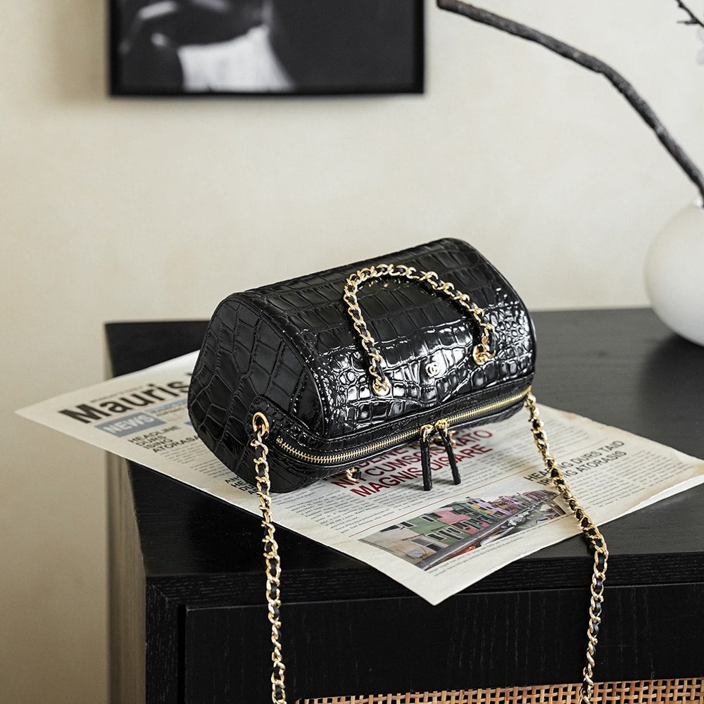 Elegant Black Crocodile-Embossed Chain
