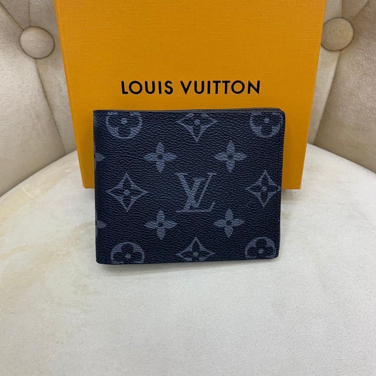 Men’s Luxury Monogram Wallet – Classic & Sophisticated