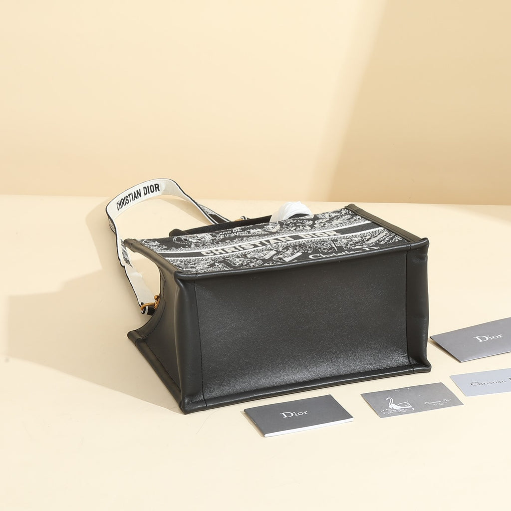 Elegant Black & White Patterned Tote Handbag with Shoulder Strap