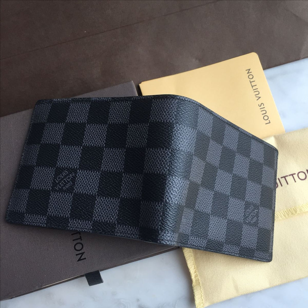 Men’s Luxury Black Checkered Wallet – Premium & Elegant