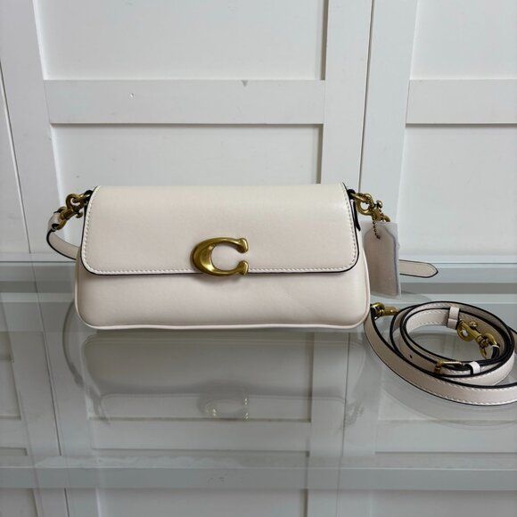 Elegant Cream Shoulder Bag with Gold-Tone C Clasp