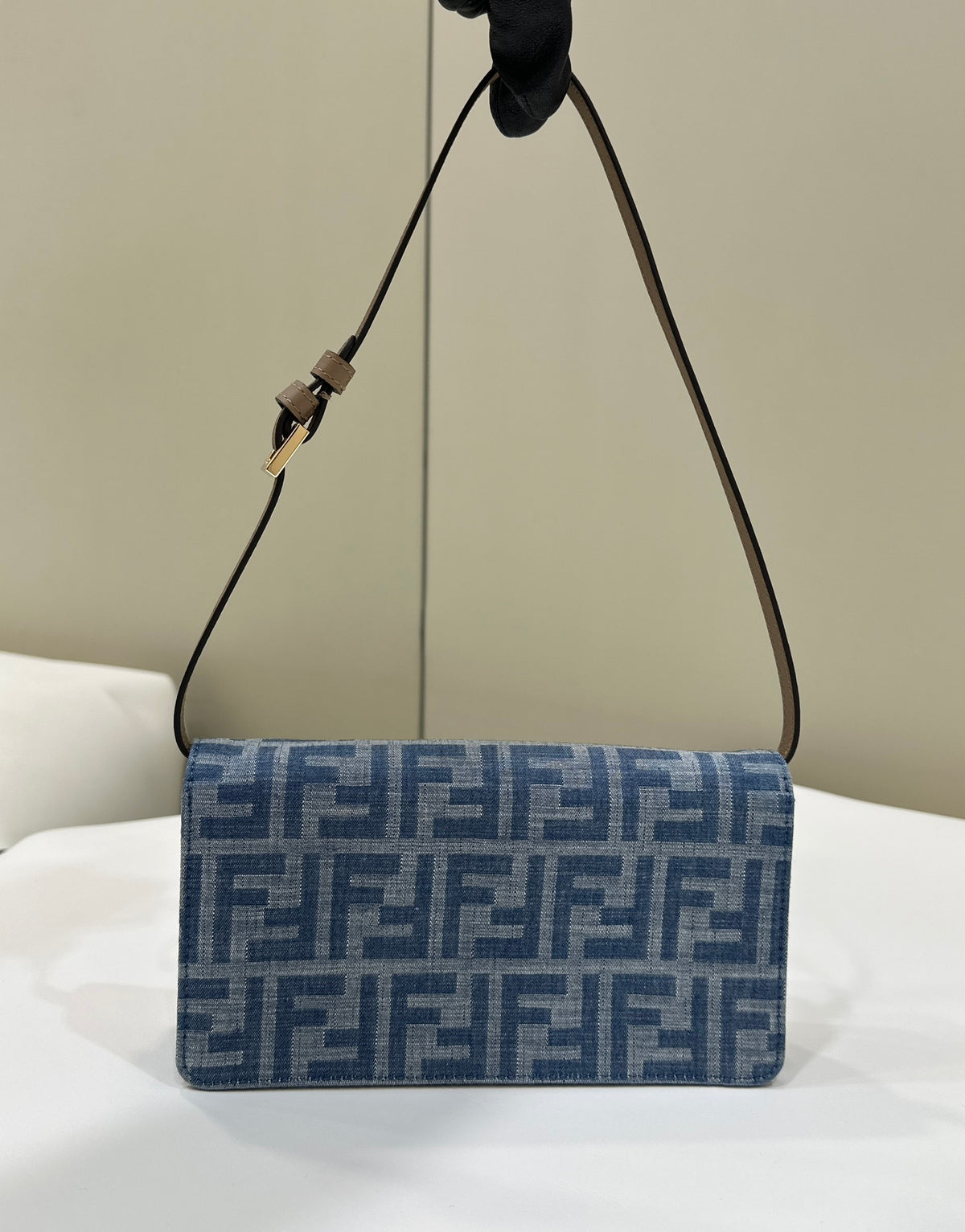 Elegant Blue Monogram Shoulder Bag with Gold-Tone Clasp and Chain Strap