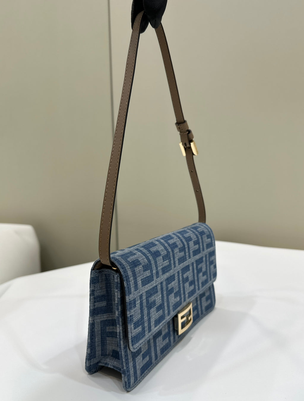 Elegant Blue Monogram Shoulder Bag with Gold-Tone Clasp and Chain Strap